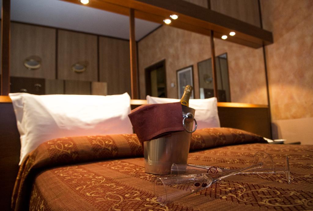 Hotel Motel Ovest Vittuone Værelse billede