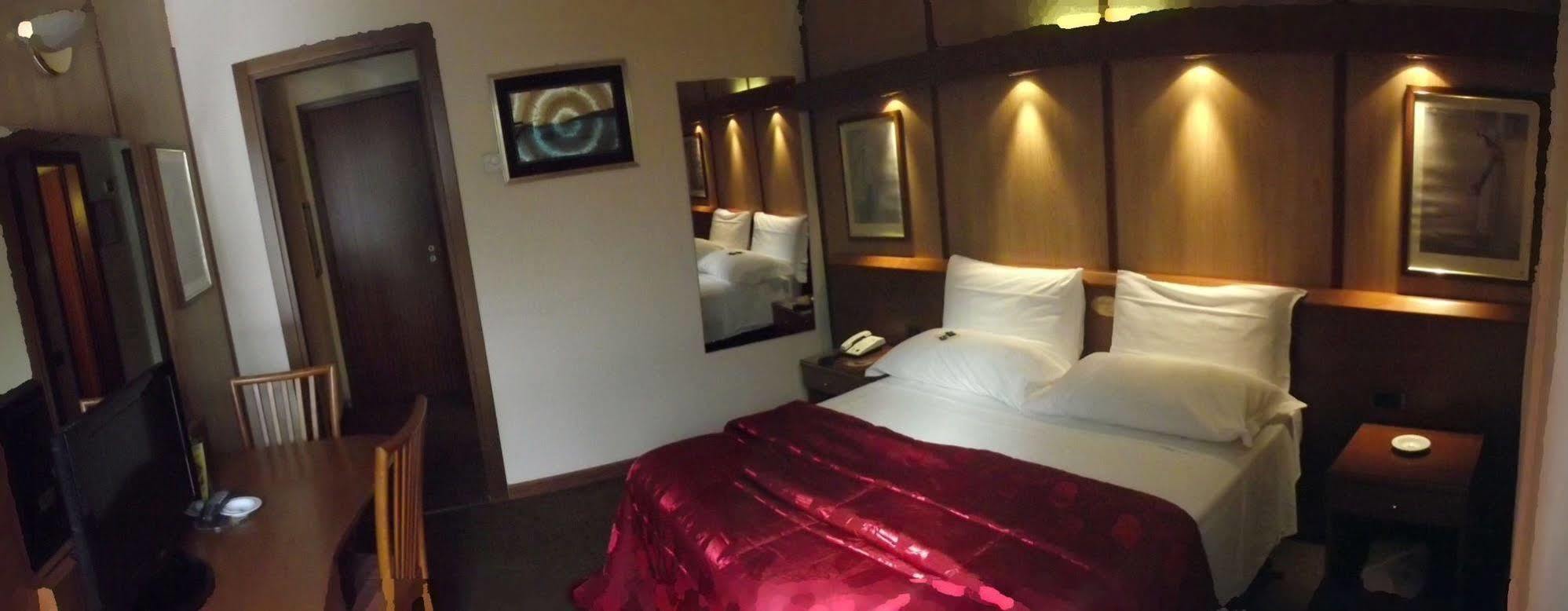 Hotel Motel Ovest Vittuone Eksteriør billede